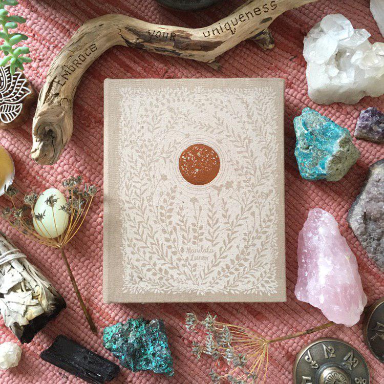 ☾ 3ª Tiragem da Mandala Lunar 2019 – Capa Cor Areia ☽